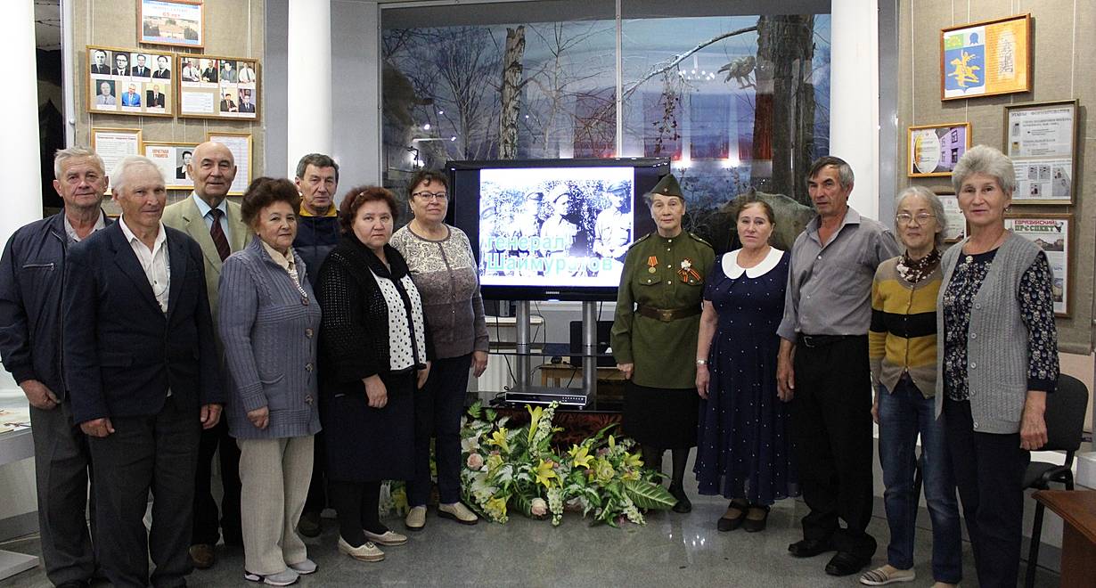 "Впереди на аргамаке Шаймуратов-генерал..."