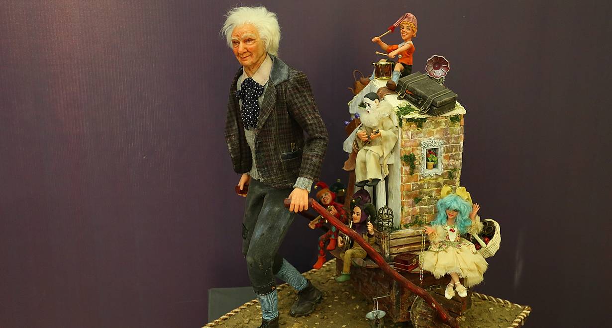 Выставка "Сказочный мир кукол"