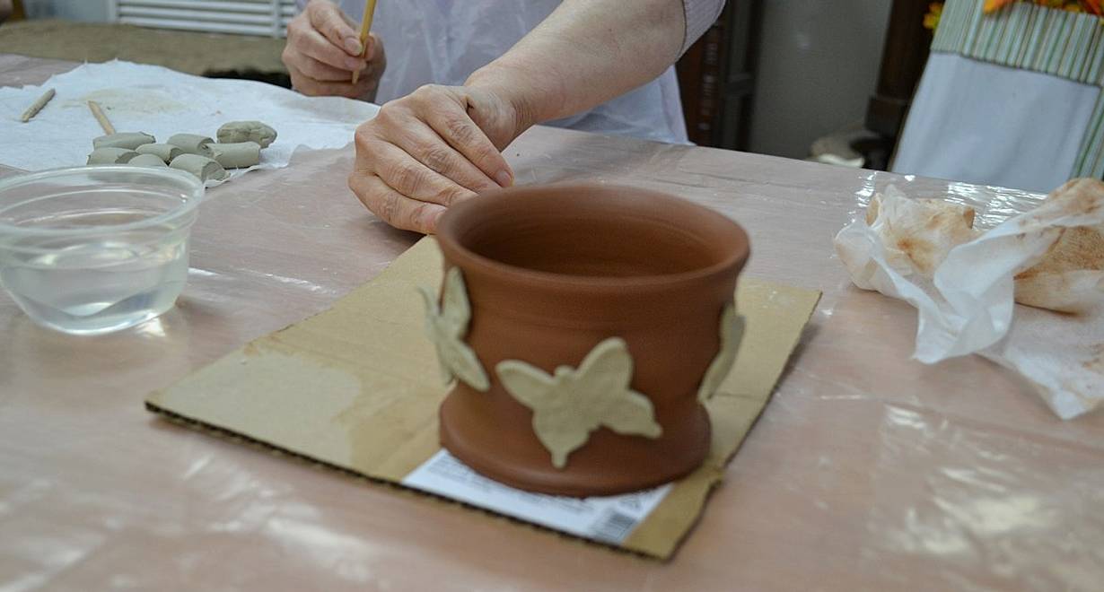Занятия по керамике "Мгновения формы"