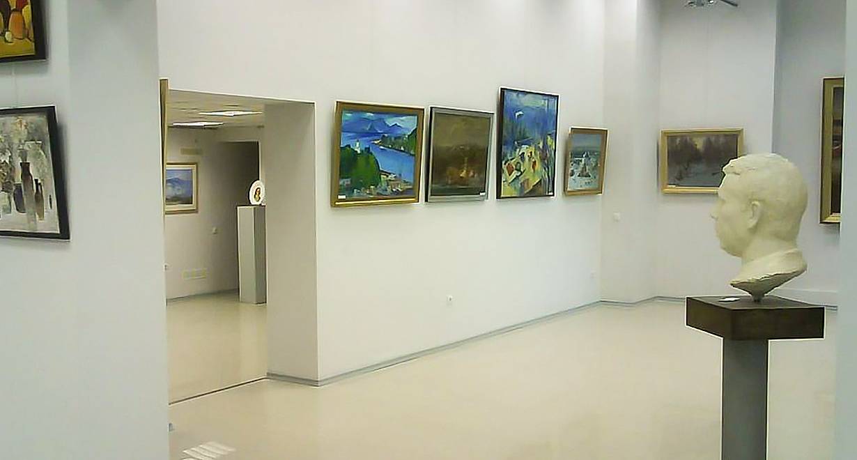 Городская картинная галерея "Вернисаж"
